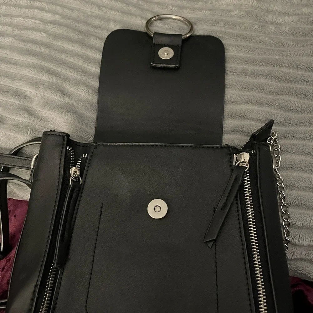 Used - Picture 3 of 4